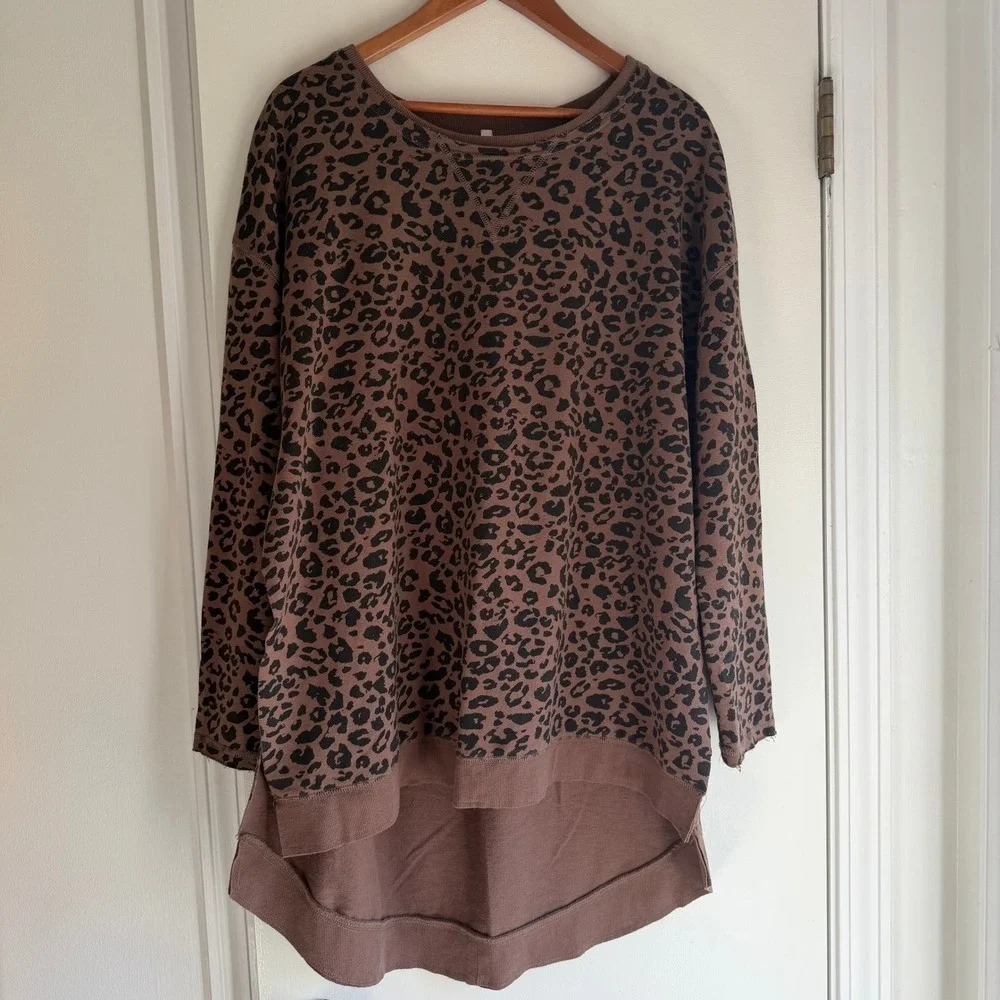 Z Supply Leopard Print Long Sleeve Crewneck Sweatshirt Top Women's Medium - Picture 1 of 8